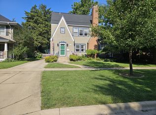 225 S Commonwealth Ave, Aurora, IL 60506