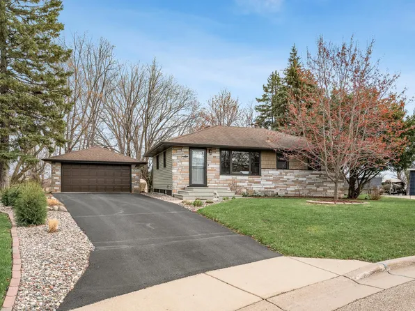 429 Guthrie Ct N, Oakdale, MN 55128