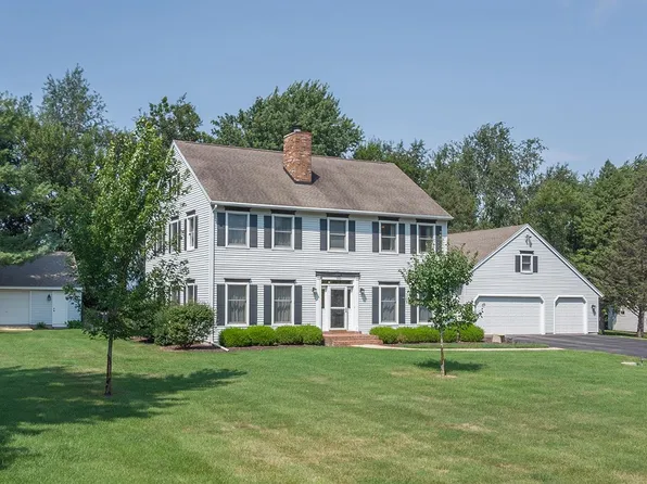 960 Woodside Ter, Freeport, IL 61032