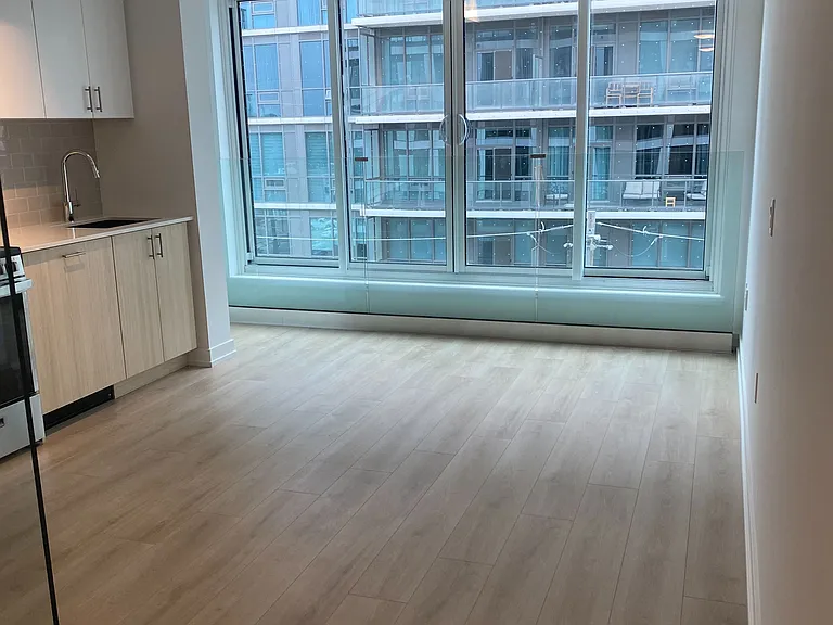 1195 The Queensway St #511 — Photo 8