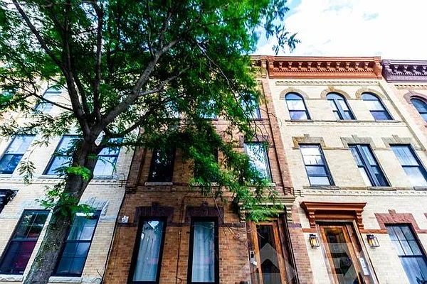 Rented by EXR | media 22