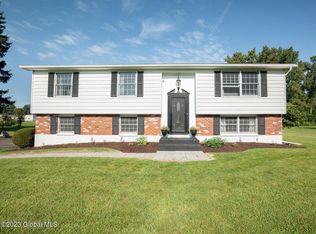 12 Empire Dr, Poestenkill, NY 12140