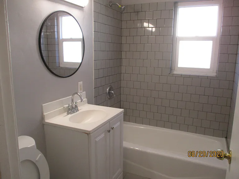 2038 E Chevy Chase Dr #B — Photo 9