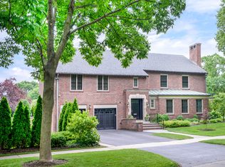 221 Essex Rd, Winnetka, IL 60093