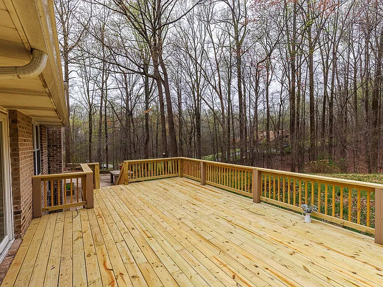 9409 Croom Acres Dr — Photo 6