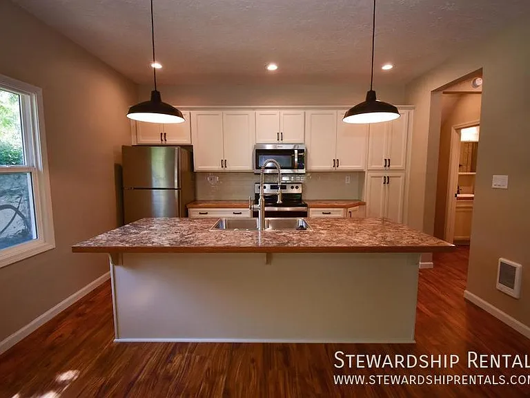 754 W 12th Ave #A — Photo 4