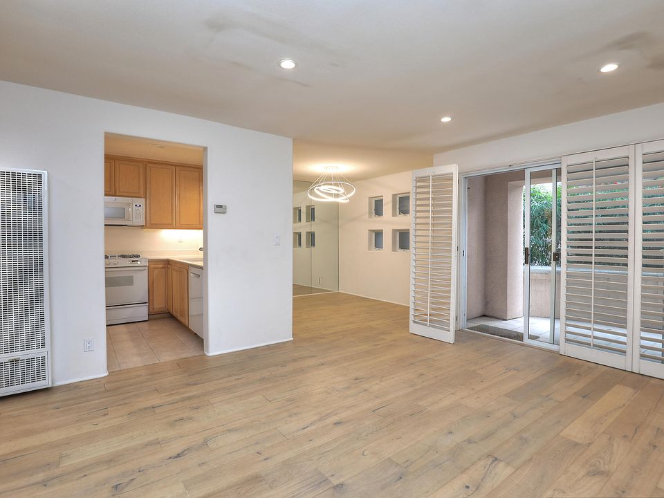 1st image of 322 Por La Mar Cir
