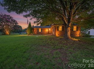 2111 24th St NE, Hickory, NC 28601