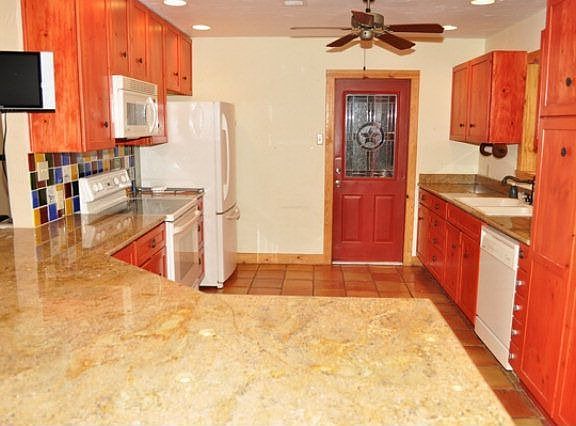 4th image of 980 Mary Preiss Dr