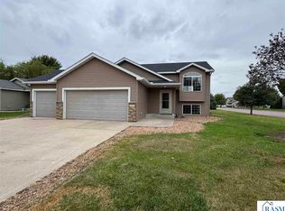 100 Olympic Ct, Mankato, MN 56001