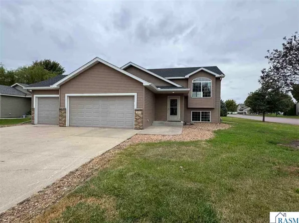 100 Olympic Ct, Mankato, MN 56001