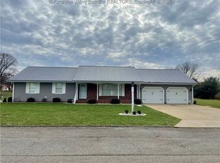 92 Gibbs St, Ravenswood, WV 26164