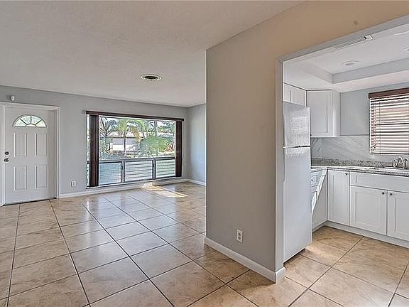 5th image of 441 SE 1st Ave