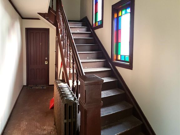 2nd image of 128 W Bank St