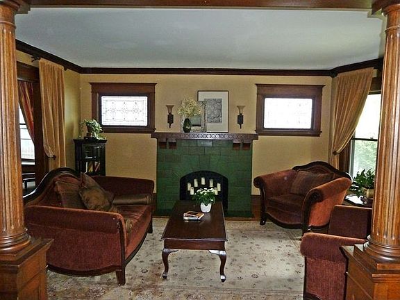 3rd image of 881 Laurel Ave