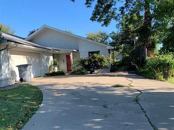 3rd image of 911 NW Arlington Ave