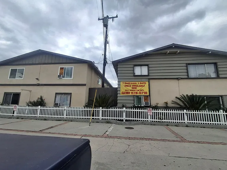 3933-3943 La Rica Avenue — Photo 2