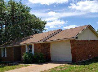 737 Meadow Ln, Prairie View, TX 77445