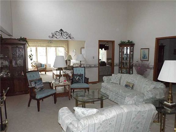 3rd image of 413 Peninsula Dr