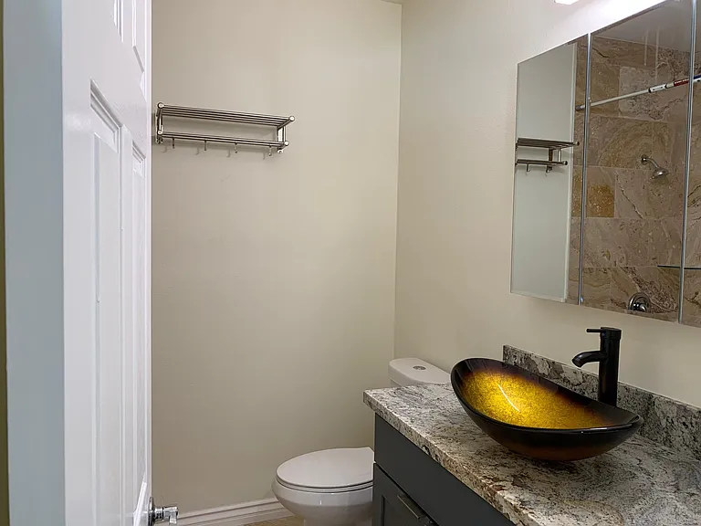 4730 Mission Bay Dr #F — Photo 18