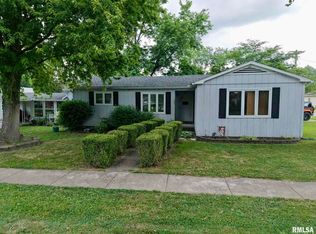 402 N Commercial St, Benton, IL 62812