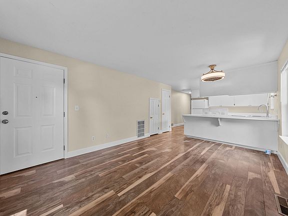 2nd image of 321 T St APT 3