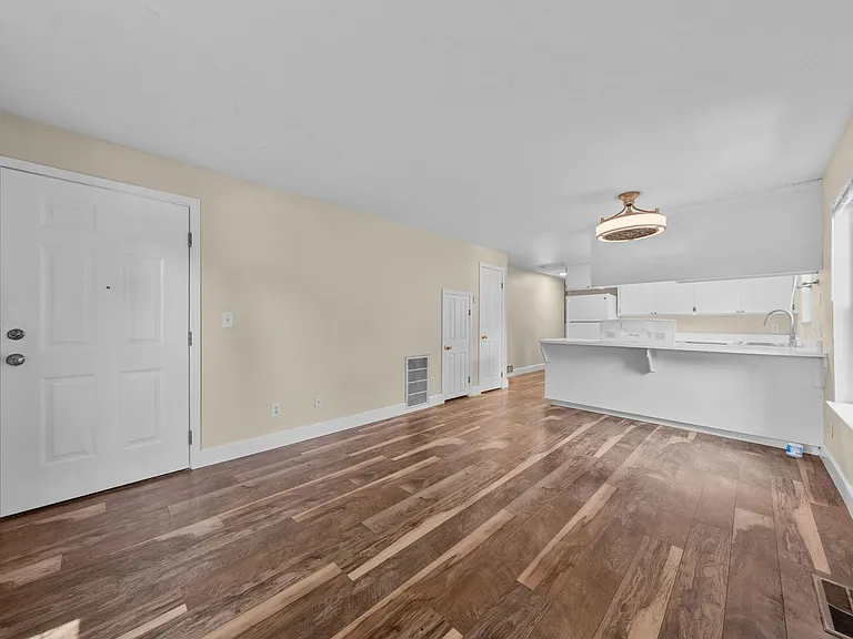 321 T St — Photo 18