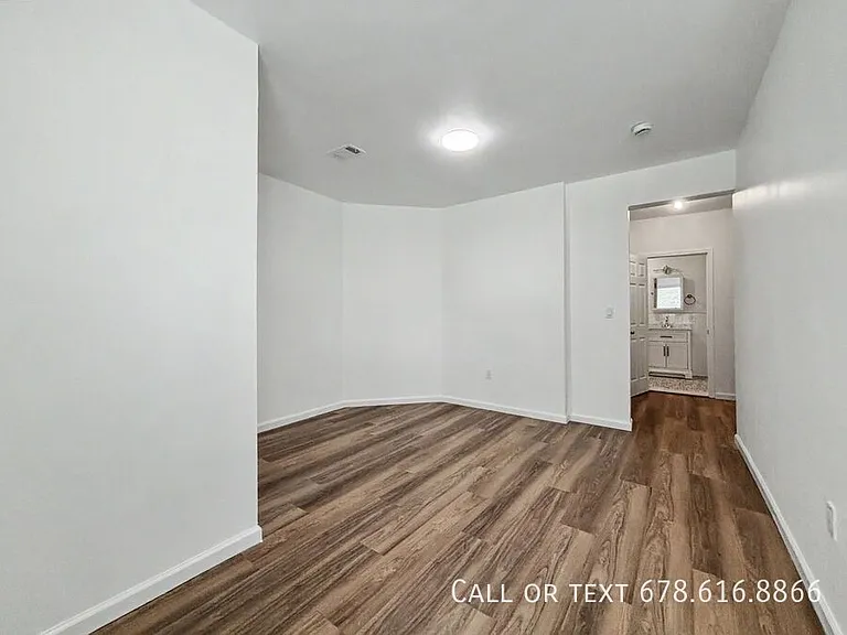 70 Charleston Ln — Photo 8