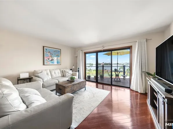 101 State Rt 5, Edgewater, NJ 07020