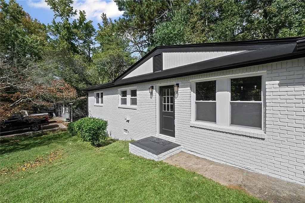 3 bed, 2.0 bath, 1080 sqft, $1,750 — Photo 2