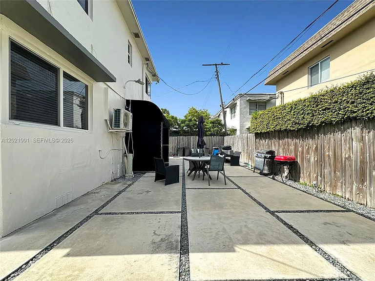 965 Bay Dr #2 — Photo 23