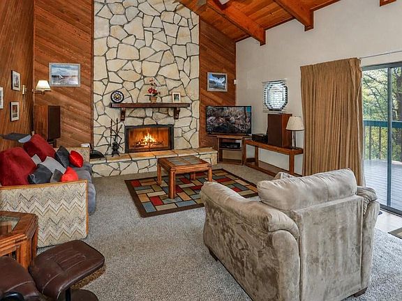 3rd image of 43602 Bow Canyon Ln