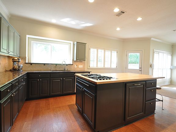 Huge gourmet kitchen 