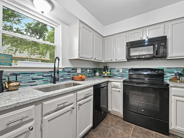 2105 Kirksey Dr #A — Photo 9