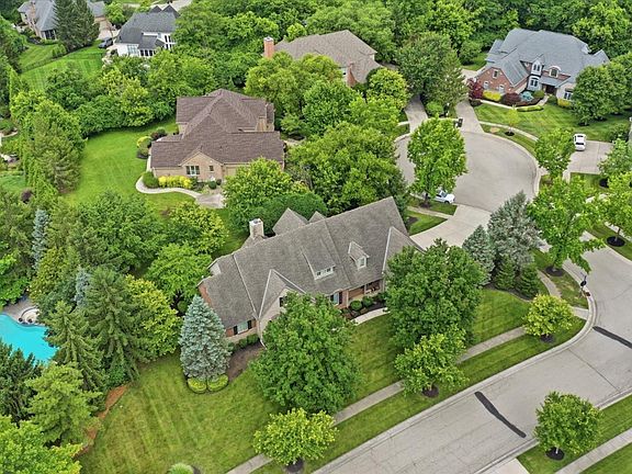 2nd image of 819 River Forest Dr