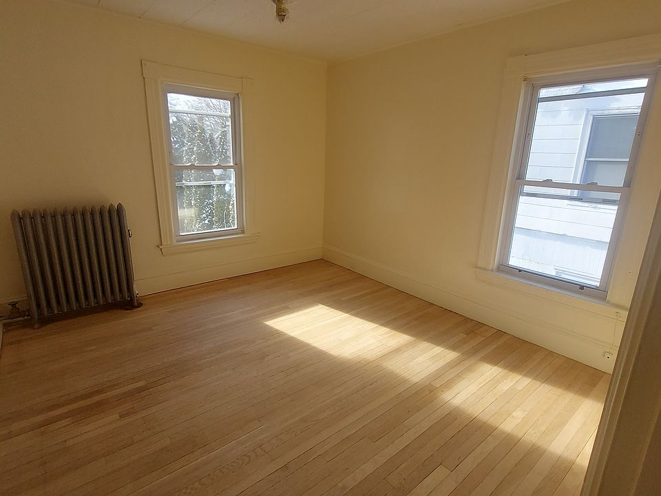 2nd image of 260 Conant St #2