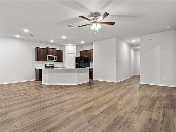 5th image of 2720 Fox River Dr