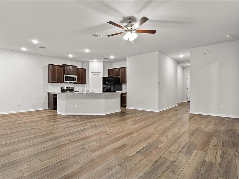 2720 Fox River Dr — Photo 5