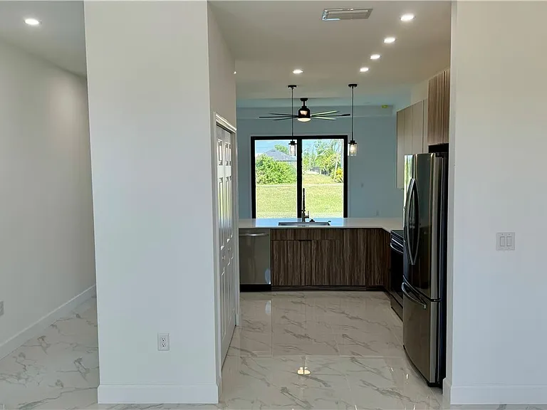 1208 NW 25th Pl — Photo 7