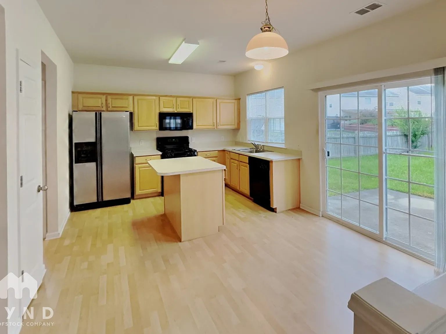 4 bed, 2.5 bath, 1944 sqft, $2,295 — Photo 3