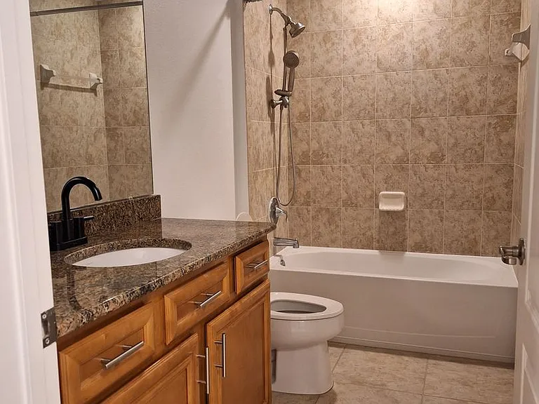 1017 Priory Cir — Photo 14