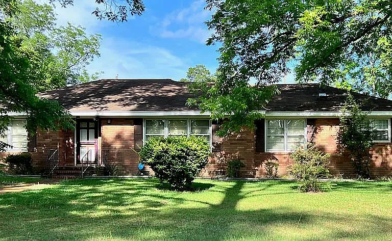 128 Terry Ave — Photo 1
