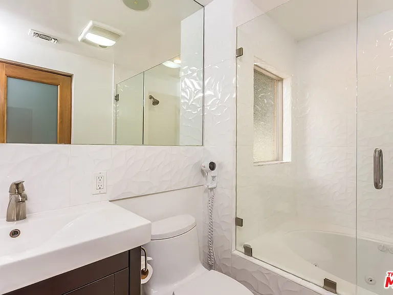 1407 W 2nd St — Photo 13