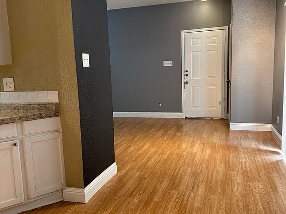 3rd image of 4316 Swiss Ave APT 102