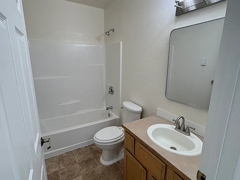 221 W Wynooche Ave #404 — Photo 4