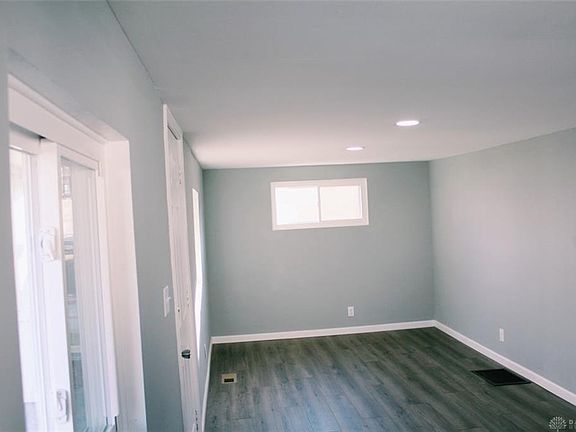 3rd image of 2613 Gladstone St