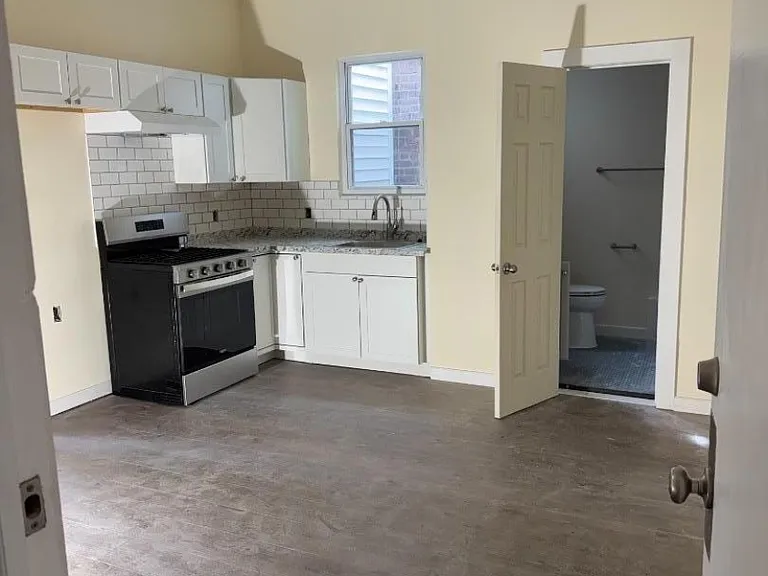 213 Harrison Ave — Photo 4