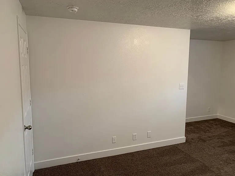 399 W 200 N — Photo 32