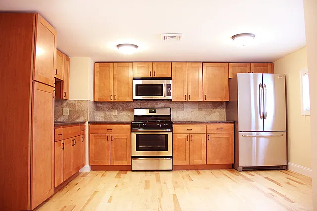 22 Cedar St, Burlington, VT | Renovated 2 Bedroom House Near UVM & Downtown | June 2027 — Photo 4