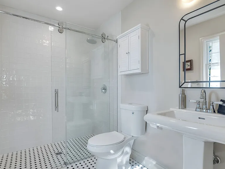 6045 Sound Ave — Photo 18